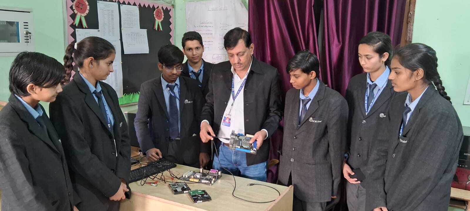 Computer Lab, Sir Chhoturam Modern Sr. Sec. School (SCRM School)